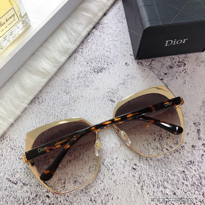 DIOR-迪奧 楊穎同款 明星推薦 官方網同步 貓眼設計 女款太陽鏡 時尚達人首選  lly1598